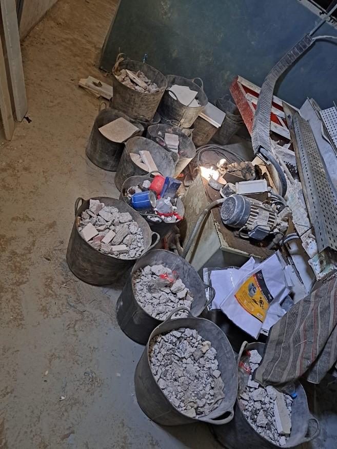 Imagen secundaria 2 - La cavidad cuenta con 12 metros de profundidad y daba paso a una galería que discurre hasta la frontera