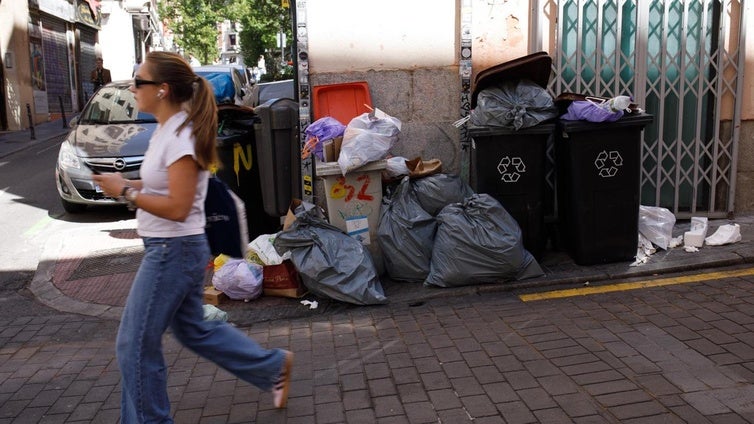 Subidas de sueldo hasta 2030: las mejoras acordadas con los trabajadores para acabar con la huelga de basuras