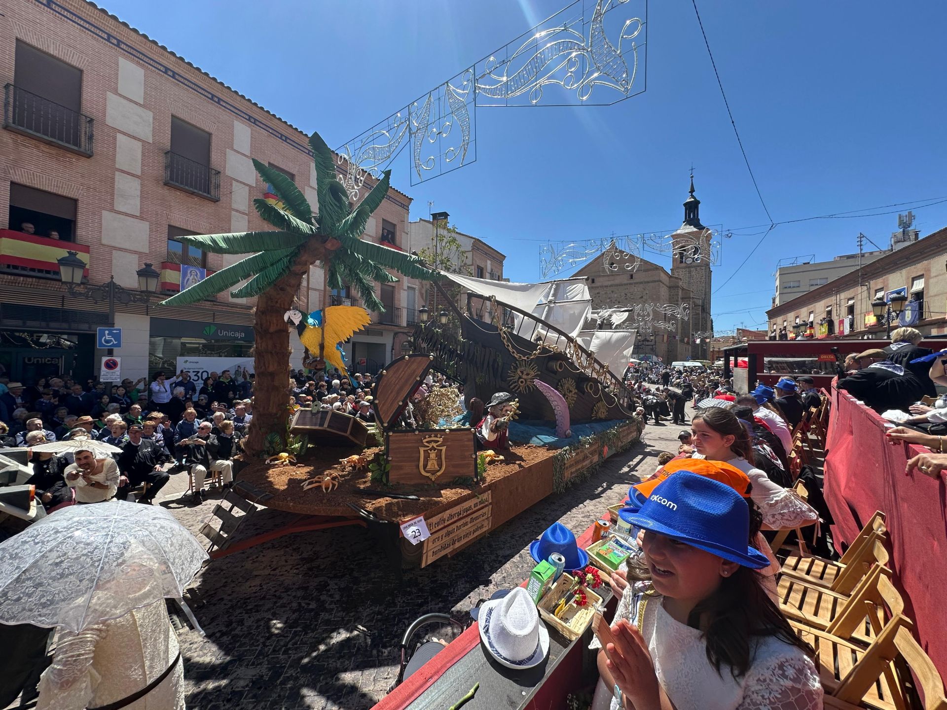 Espectacular desfile de la Fiesta del Olivo en Mora, con cientos de visitantes