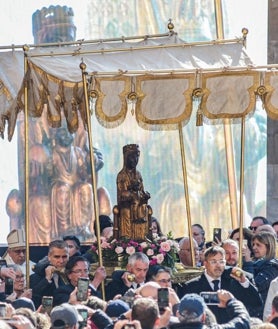 Imagen secundaria 2 - Montserrat: primera procesión de 'la Moreneta' del siglo por el milenario del monasterio