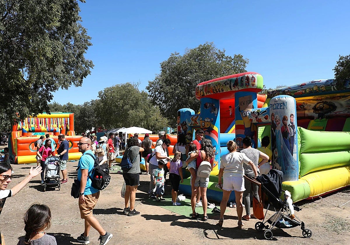 En la imagen de archivo, algunos de los vecinos que han acudido a la fiesta vecinal