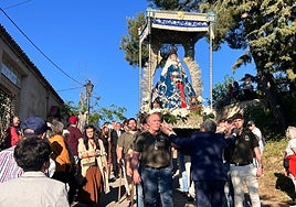 La Señora del Tajo y los Cigarrales 'estrena' palio, cruza el puente de San Martín y recibe la visita del Cristo de la Sala
