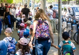 La Comunidad de Madrid suspende las clases este martes, pero mantiene los colegios abiertos