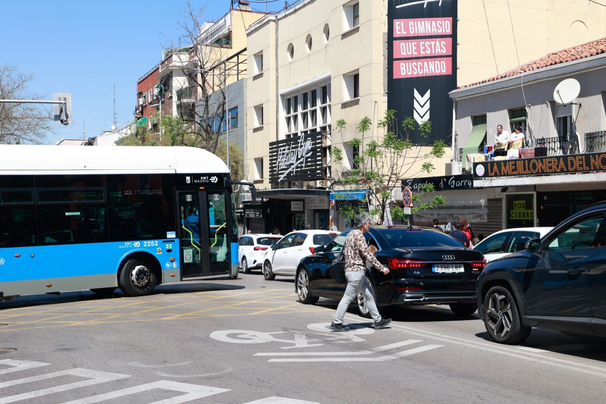 Con los semáforos sin funcionar, el tráfico comienza a descontrolarse. 