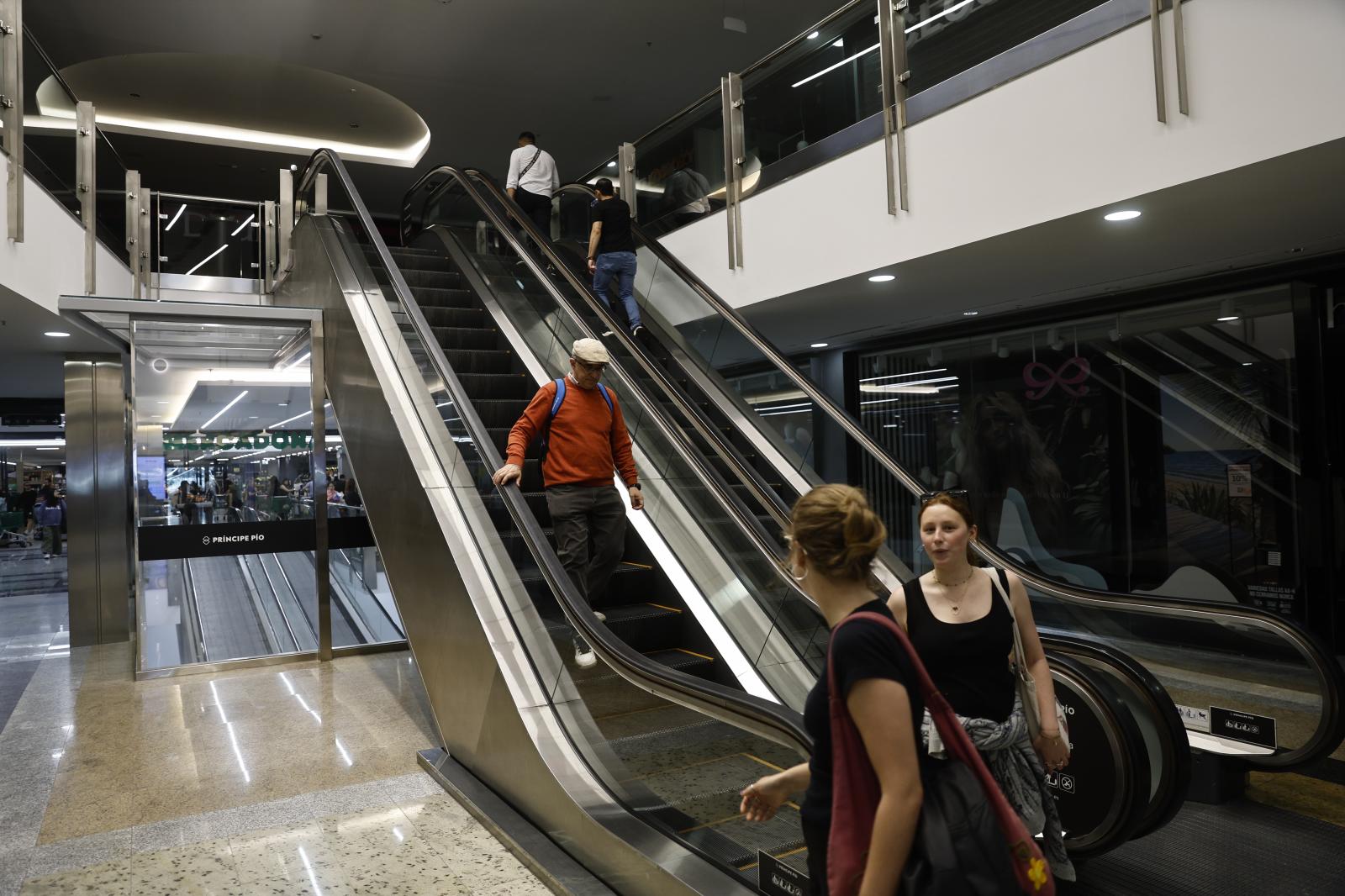 La estación de Príncipe Pío en Madrid, desalojada por el apagón.