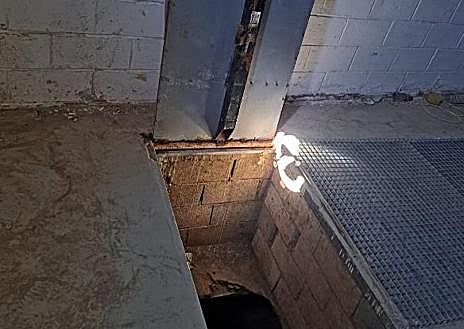 Imagen secundaria 1 - La cavidad cuenta con 12 metros de profundidad y daba paso a una galería que discurre hasta la frontera