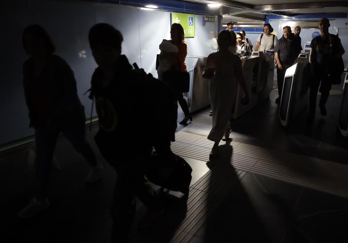 Una de las estaciones de Metro, desalojada.