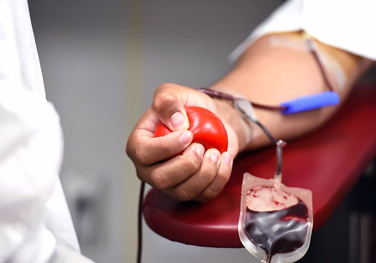 Un paciente dona sangre