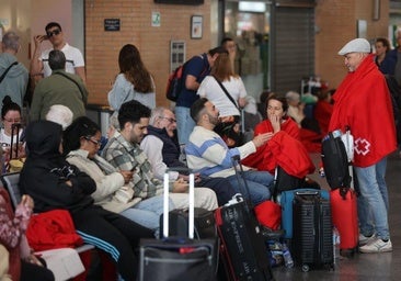 Un pueblo de Córdoba se vuelca en el rescate de unos 700 pasajeros atrapados en dos trenes