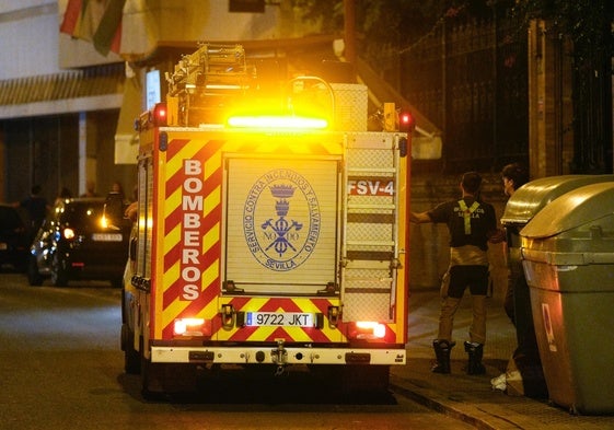 Los bomberos han tenido que actuar en varias ocasiones durante esta madrugada en Andalucía.