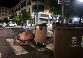 Contenedores quemados y coches dañados: Campillos condena los actos vandálicos durante el apagón