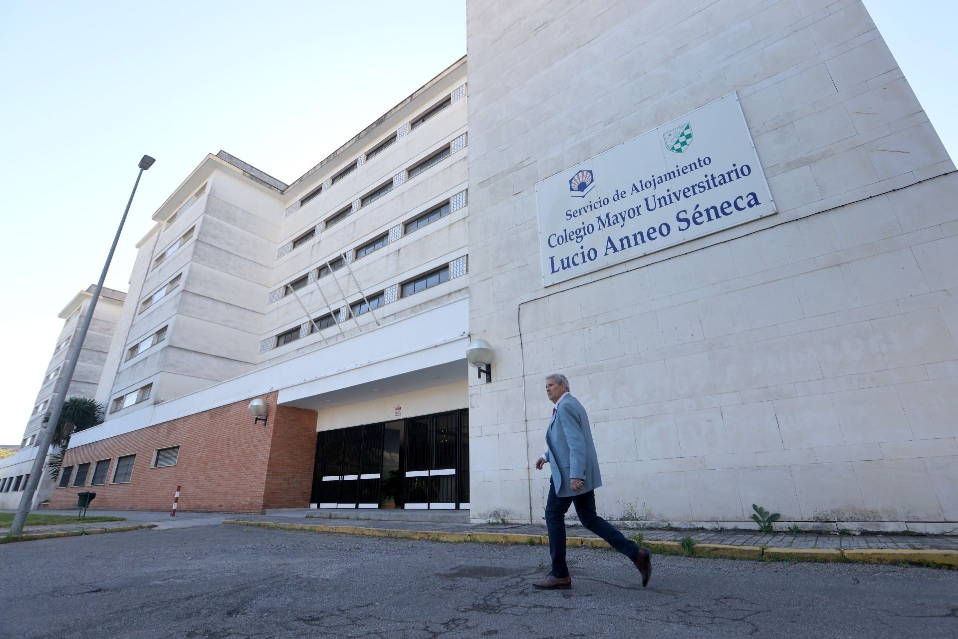 El acto de cesión del emblemático colegio mayor Séneca para ser un centro de FP