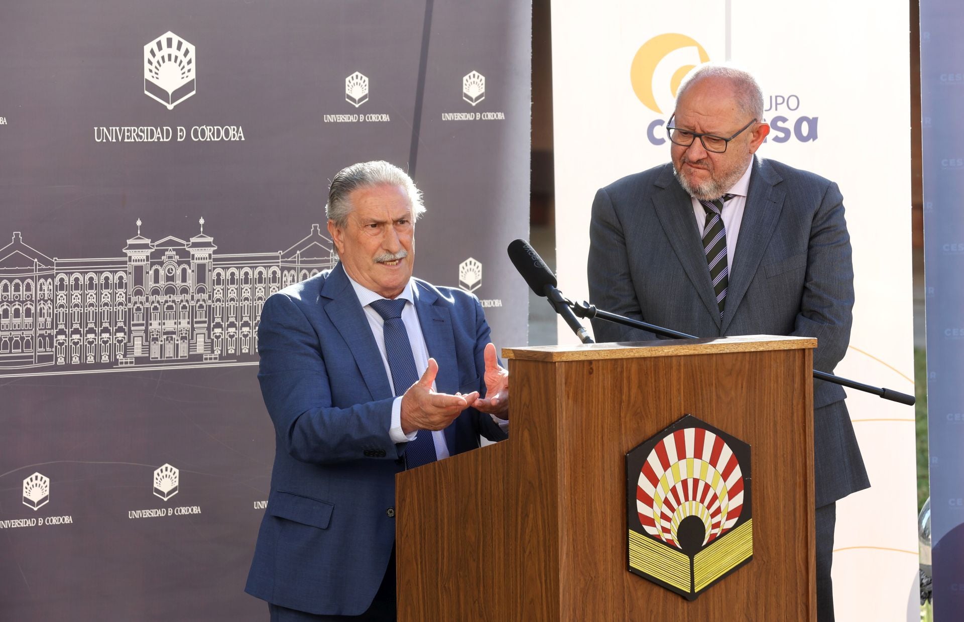 El acto de cesión del emblemático colegio mayor Séneca para ser un centro de FP