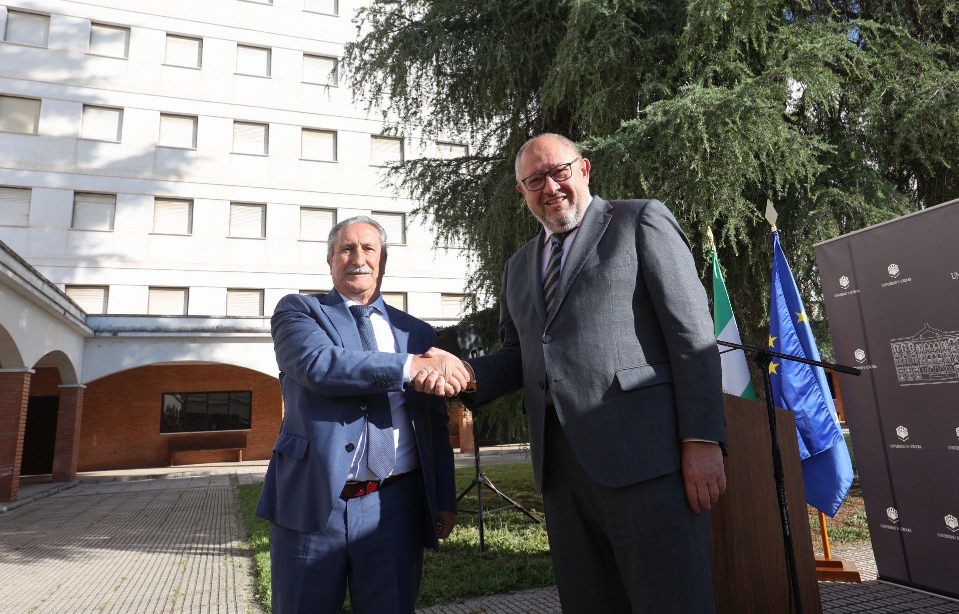 El acto de cesión del emblemático colegio mayor Séneca para ser un centro de FP