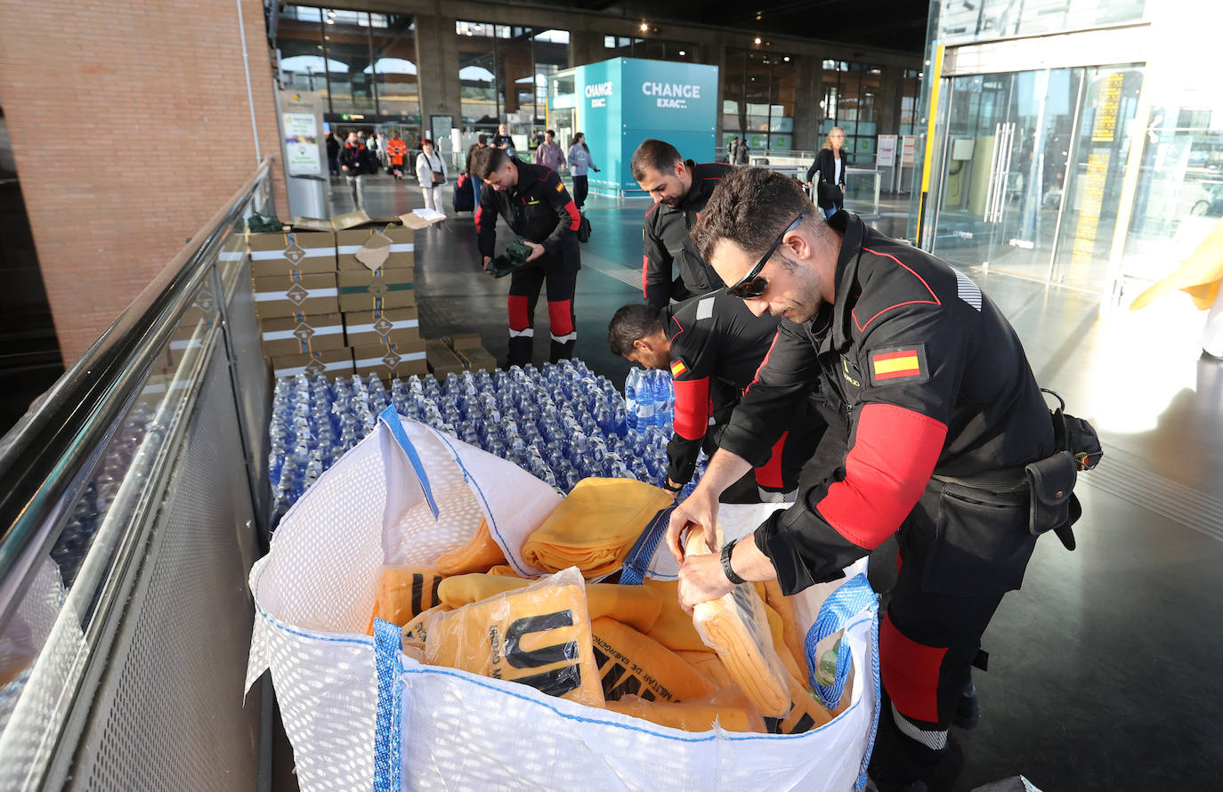 Las imágenes de centenares de pasajeros en la estación de Córdoba tras una noche interminable
