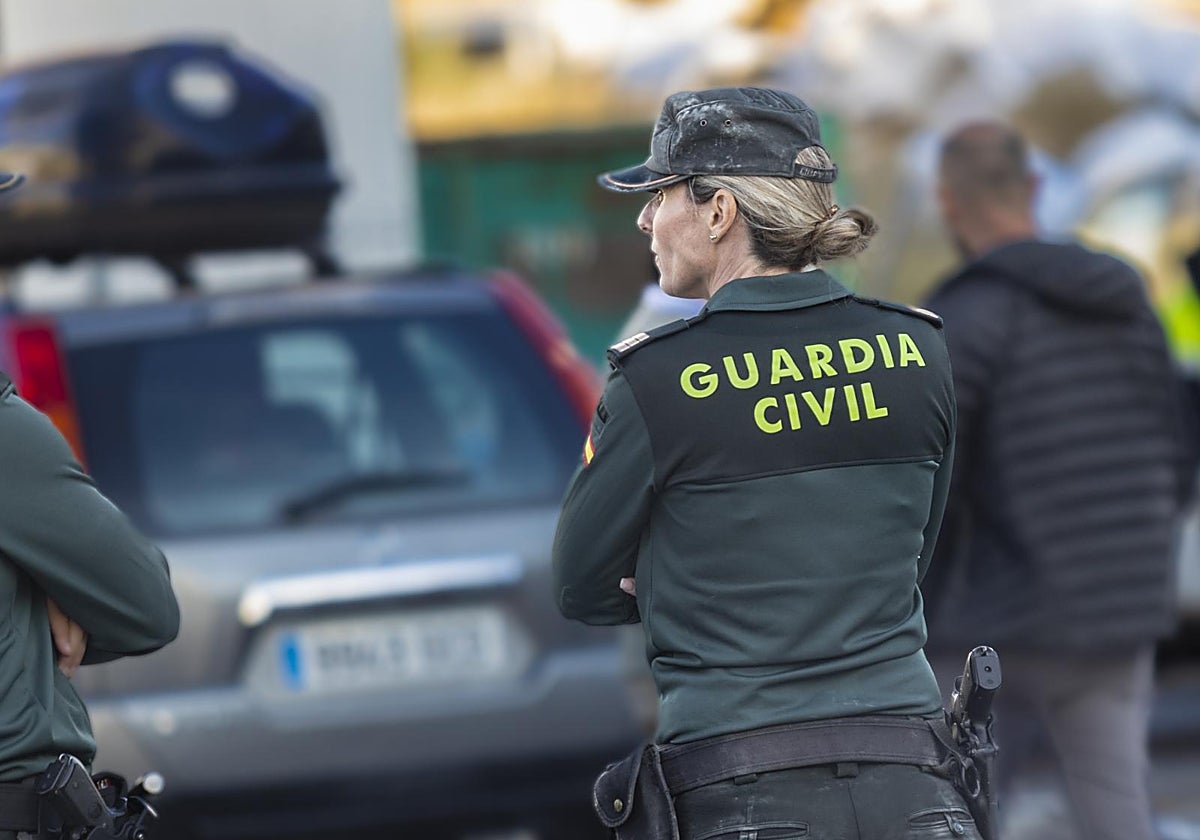 Efectivos de la Guardia Civil durante una intervención en la provincia de Alicante
