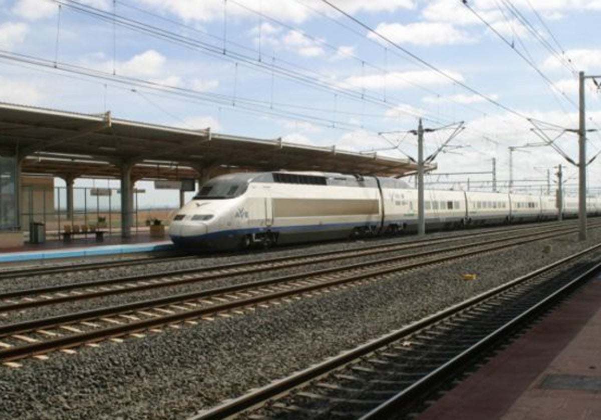 Malagón recibe en su pabellón polideportivo a casi 300 viajeros de un tren varado por el apagón