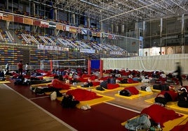 Vídeo | Guadalajara se solidariza con 450 viajeros atrapados y pone a disposición su polideportivo