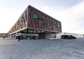 Cuatrocientos pasajeros de un tren afectado por el apagón pasan la noche en un polideportivo de Cuenca