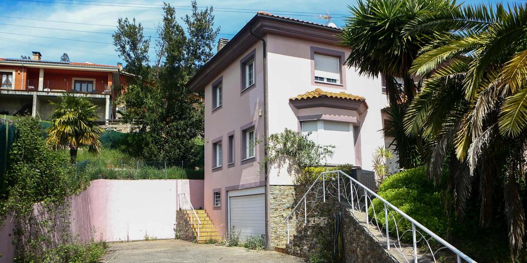 Prisión provisional y retirada de la custodia para los padres de los niños encerrados en un chalet en Oviedo