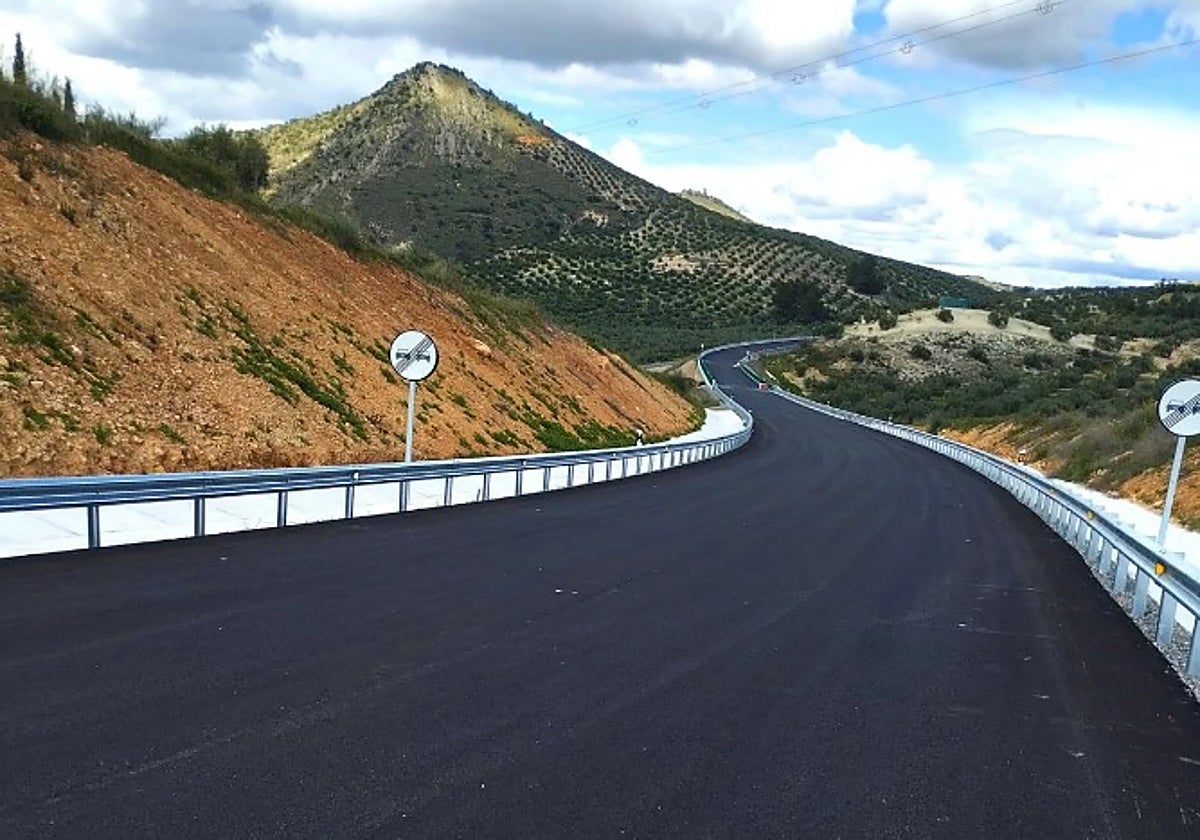 Uno de los tramos de la nueva carretera