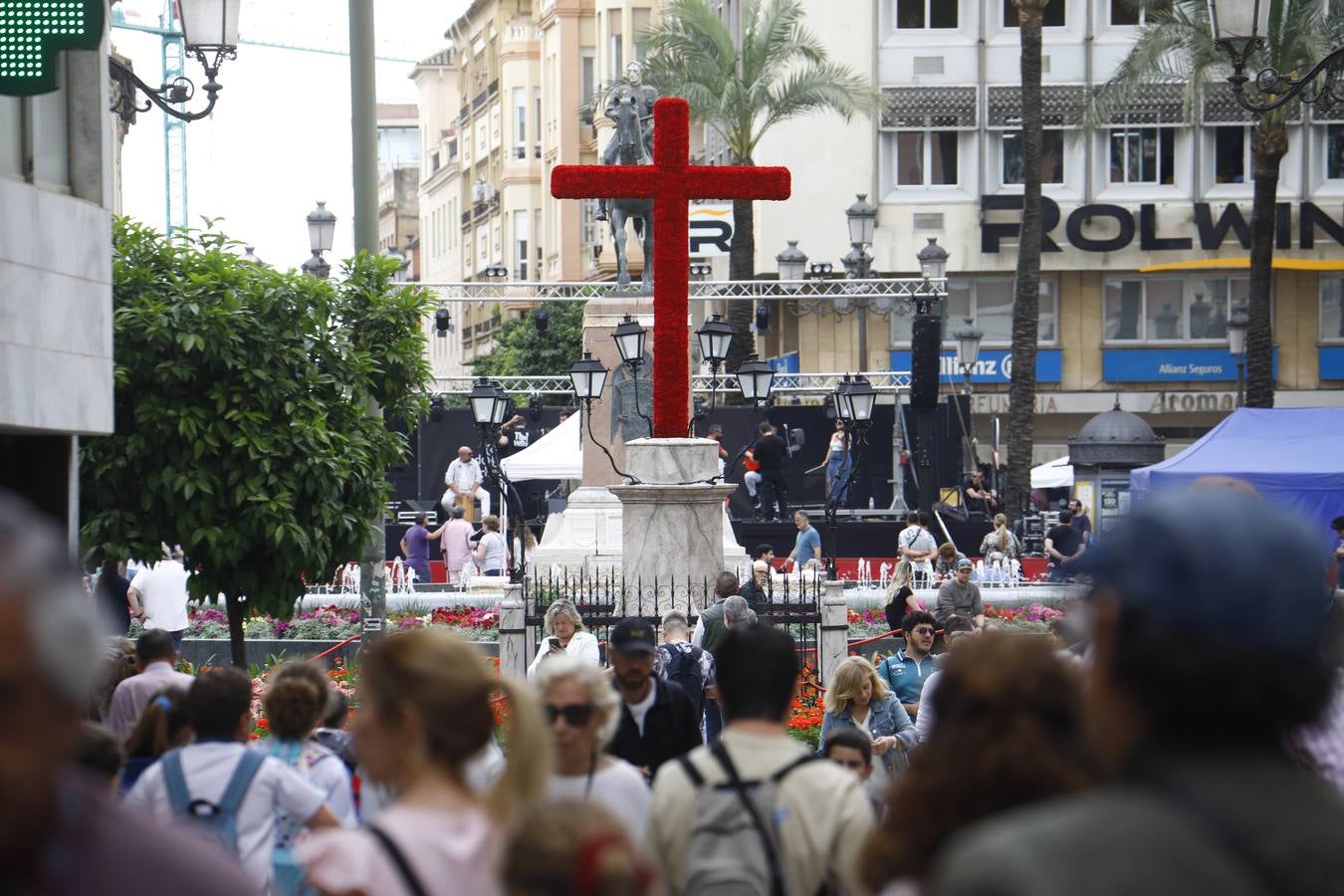 El inicio de las espectaculares Cruces de Mayo de Córdoba, en imágenes