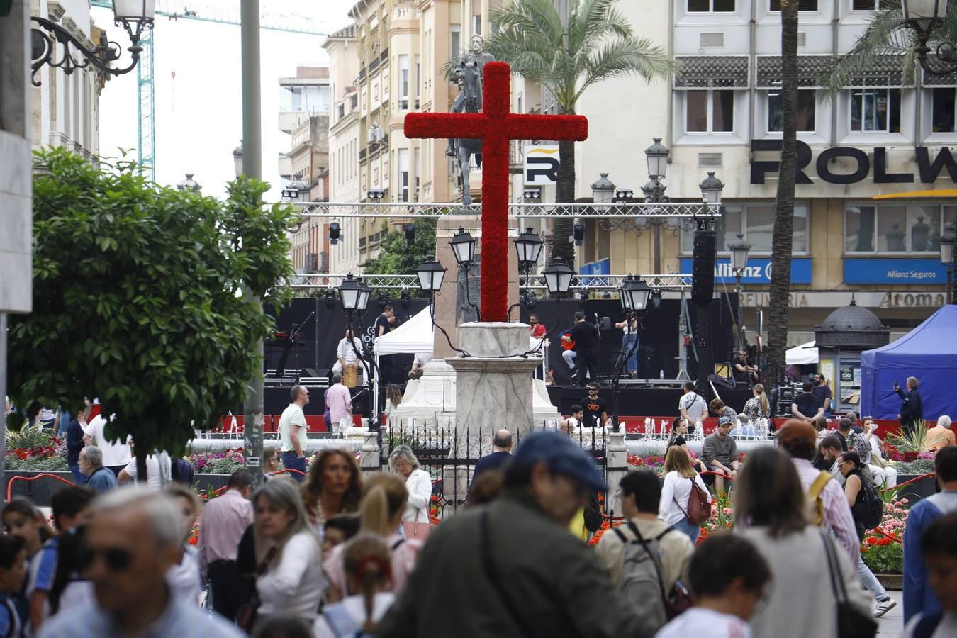 El inicio de las espectaculares Cruces de Mayo de Córdoba, en imágenes