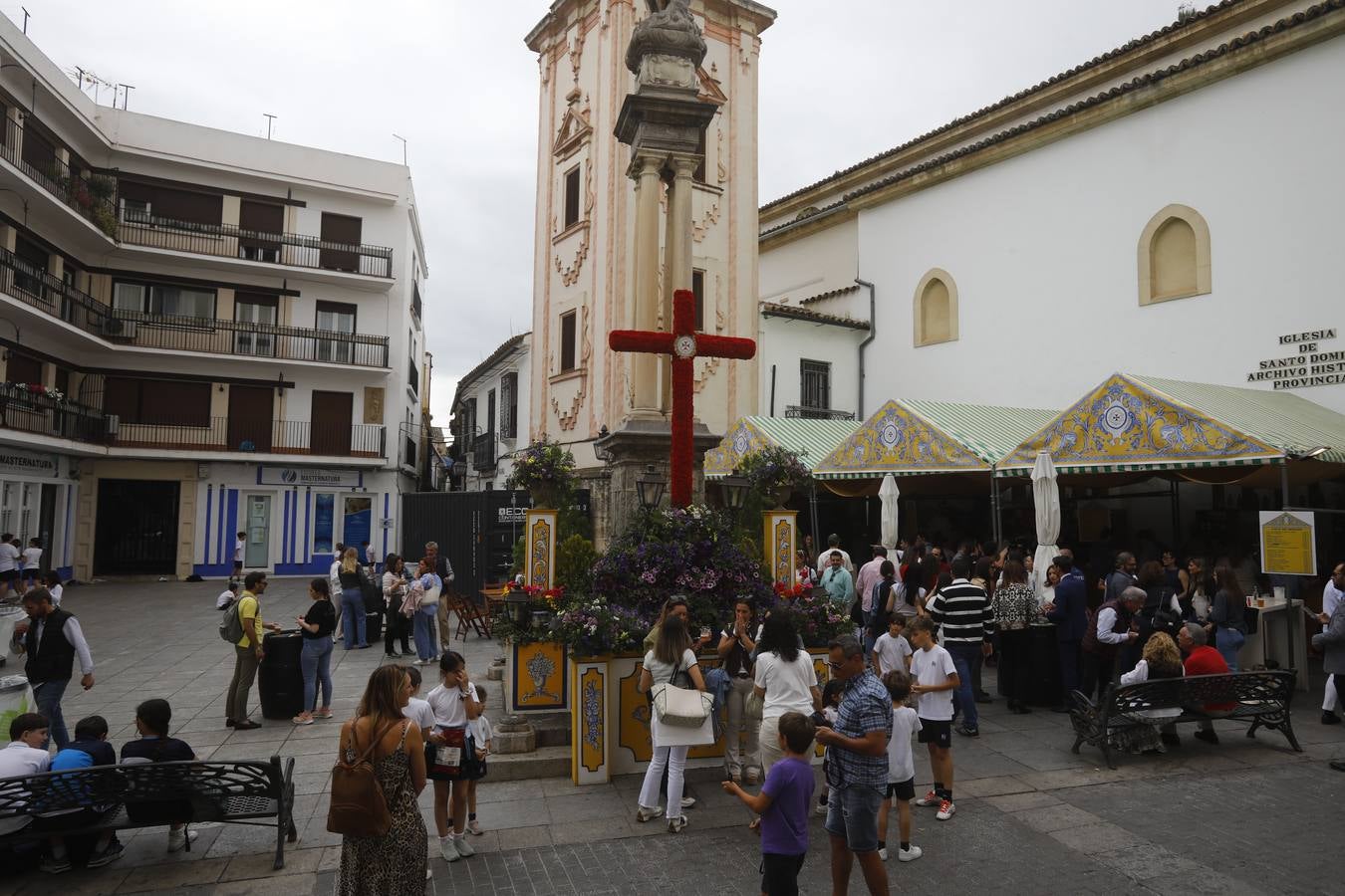 El inicio de las espectaculares Cruces de Mayo de Córdoba, en imágenes