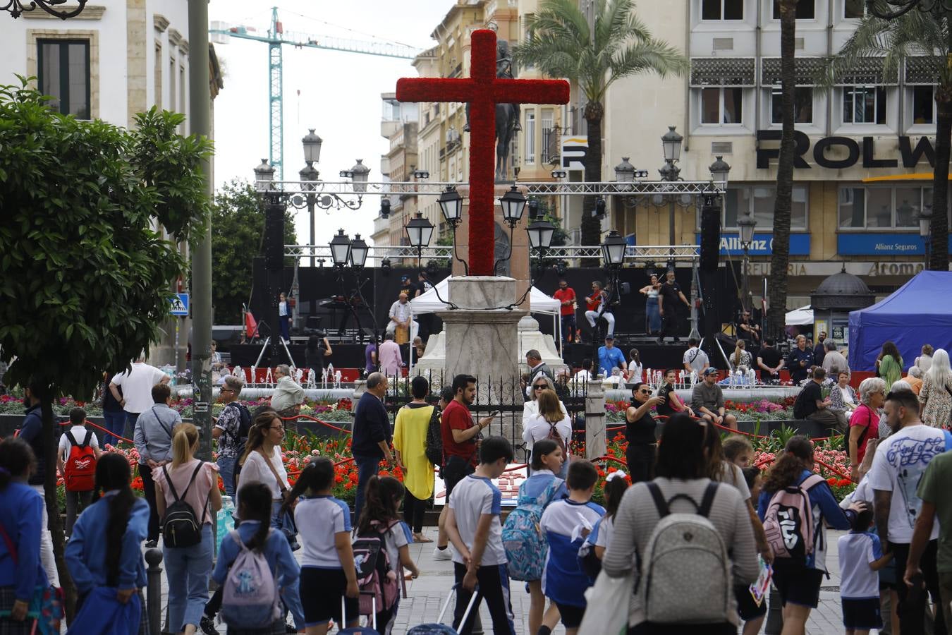El inicio de las espectaculares Cruces de Mayo de Córdoba, en imágenes