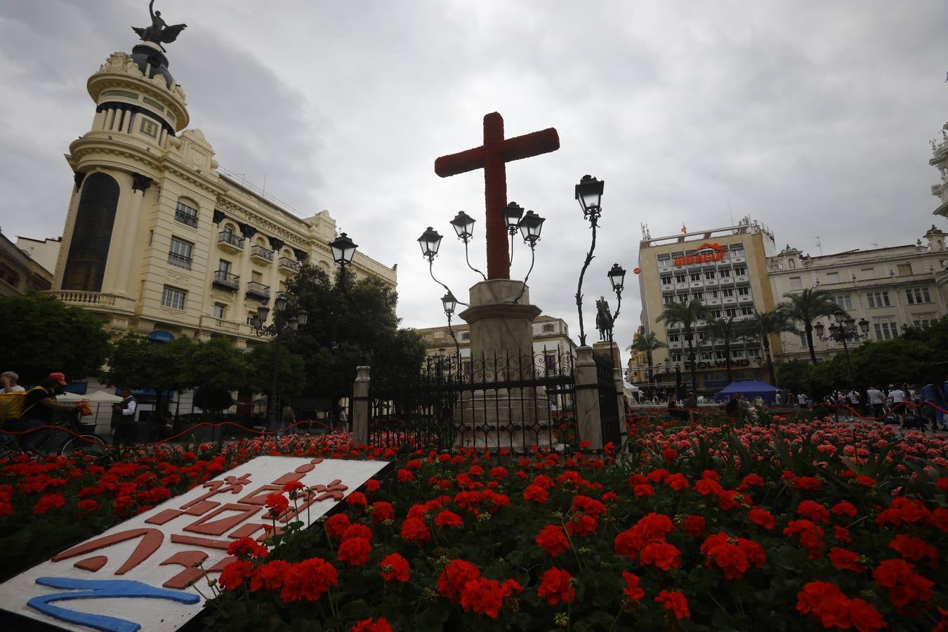 El inicio de las espectaculares Cruces de Mayo de Córdoba, en imágenes