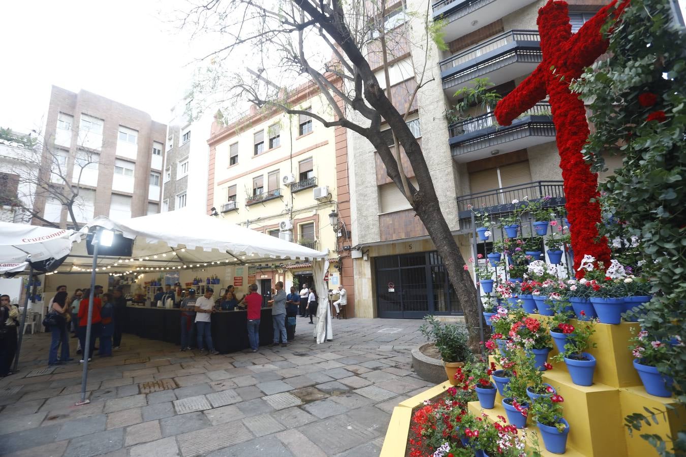 El inicio de las espectaculares Cruces de Mayo de Córdoba, en imágenes