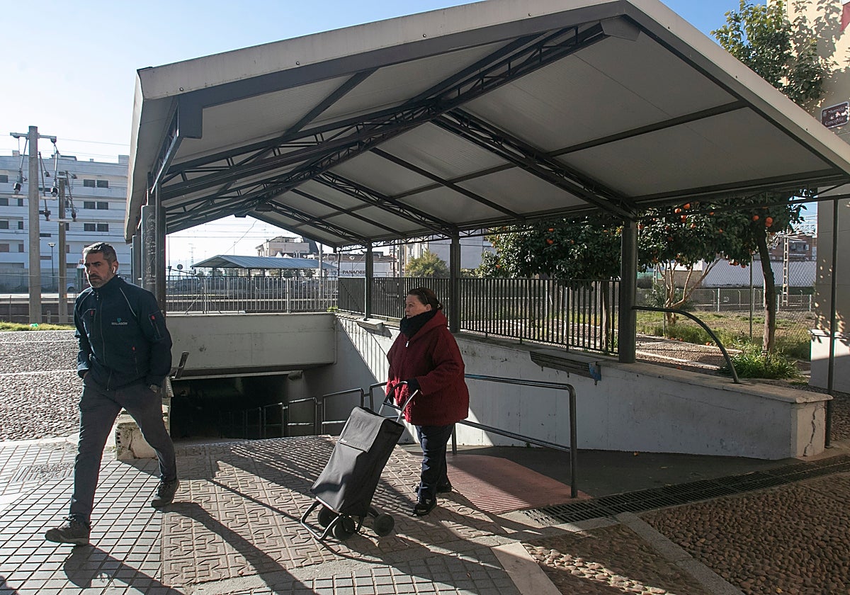 Uno de los pasos subterráneos de las vías del tren en Villarrubia