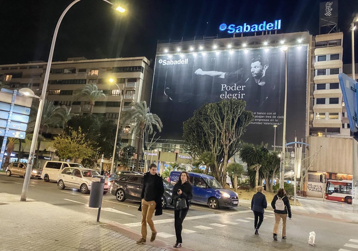 Fachada de la sede del Banc Sabadell en Alicante