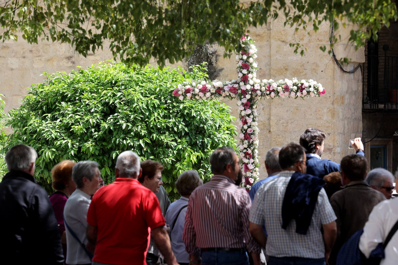 El color y la belleza de las Cruces de Mayo en Córdoba, en imágenes