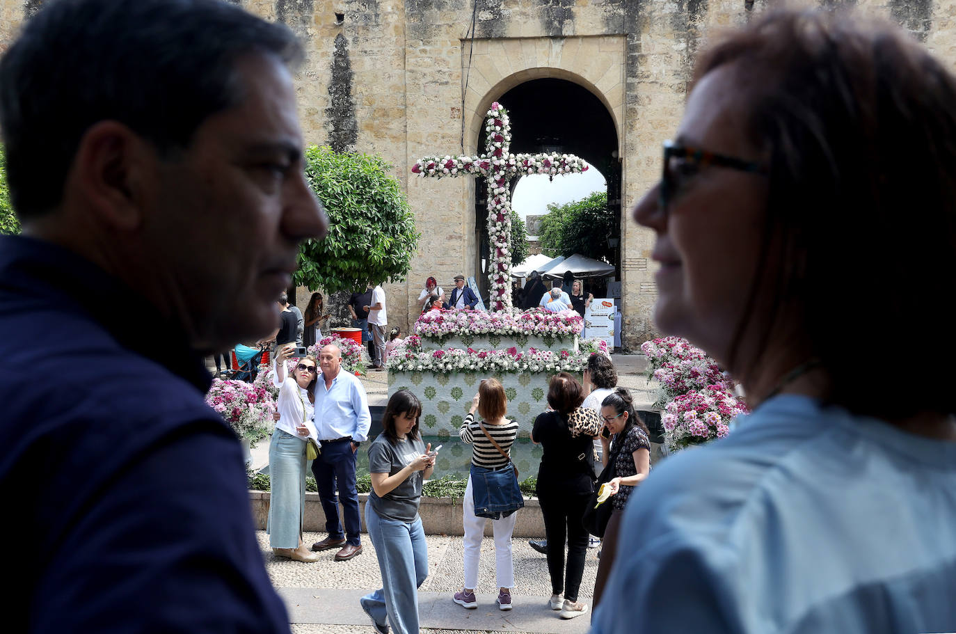 El color y la belleza de las Cruces de Mayo en Córdoba, en imágenes