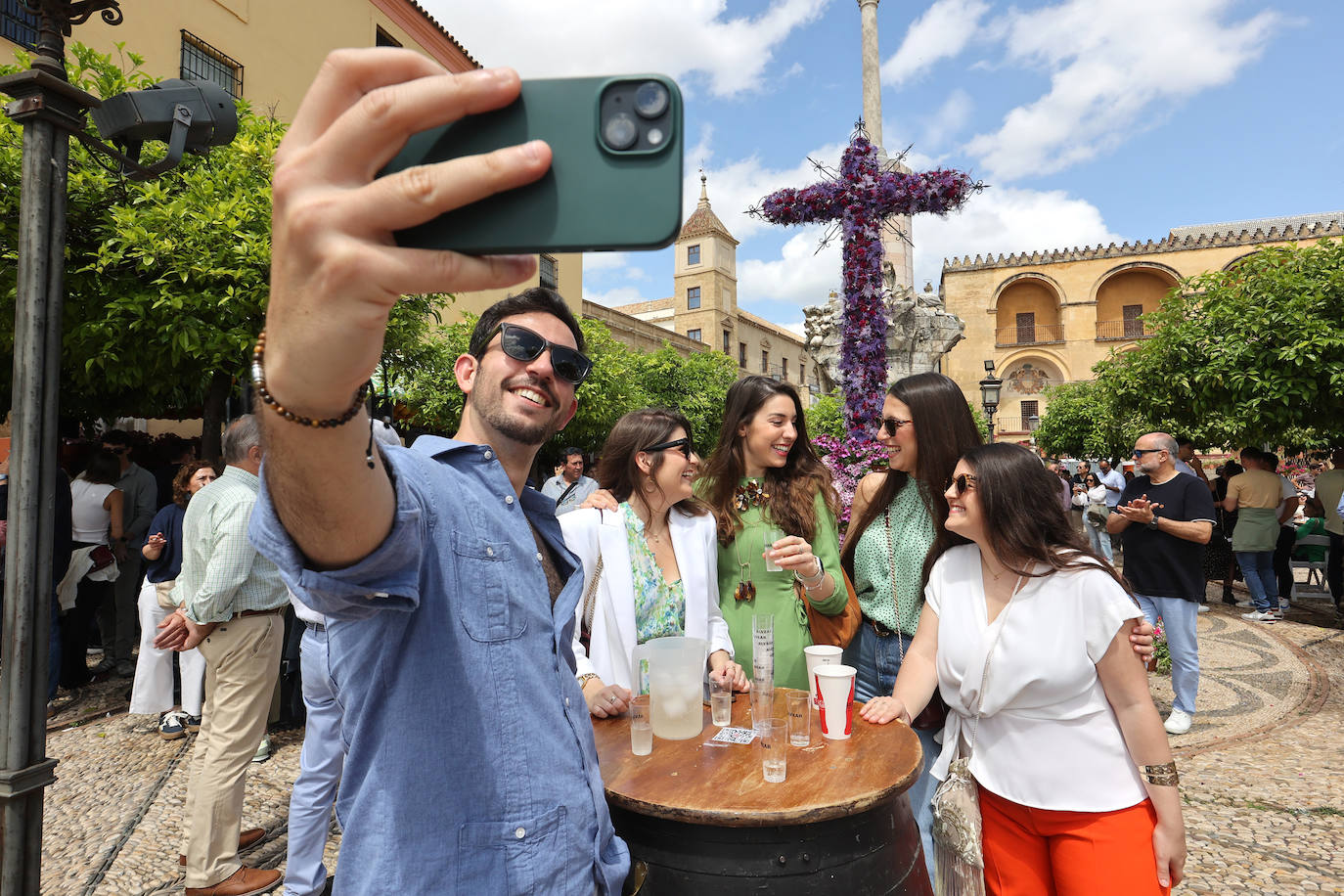 El color y la belleza de las Cruces de Mayo en Córdoba, en imágenes