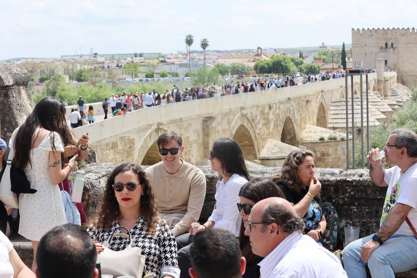 El color y la belleza de las Cruces de Mayo en Córdoba, en imágenes