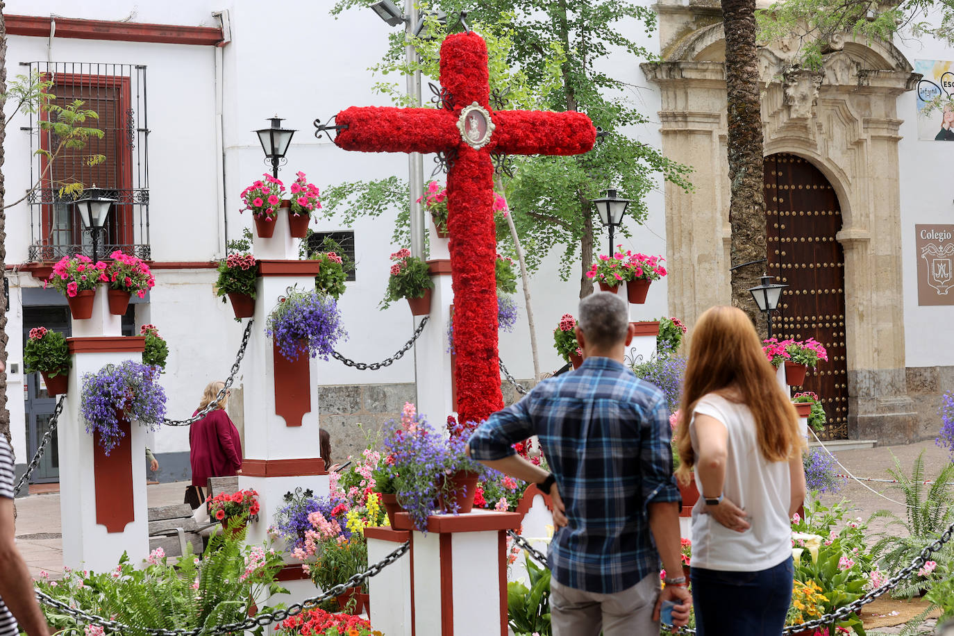 El color y la belleza de las Cruces de Mayo en Córdoba, en imágenes