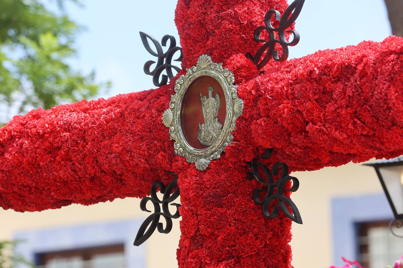 El color y la belleza de las Cruces de Mayo en Córdoba, en imágenes