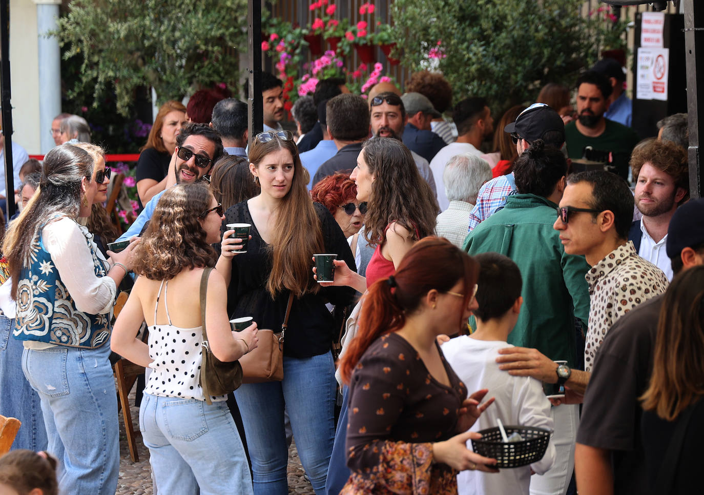 El color y la belleza de las Cruces de Mayo en Córdoba, en imágenes