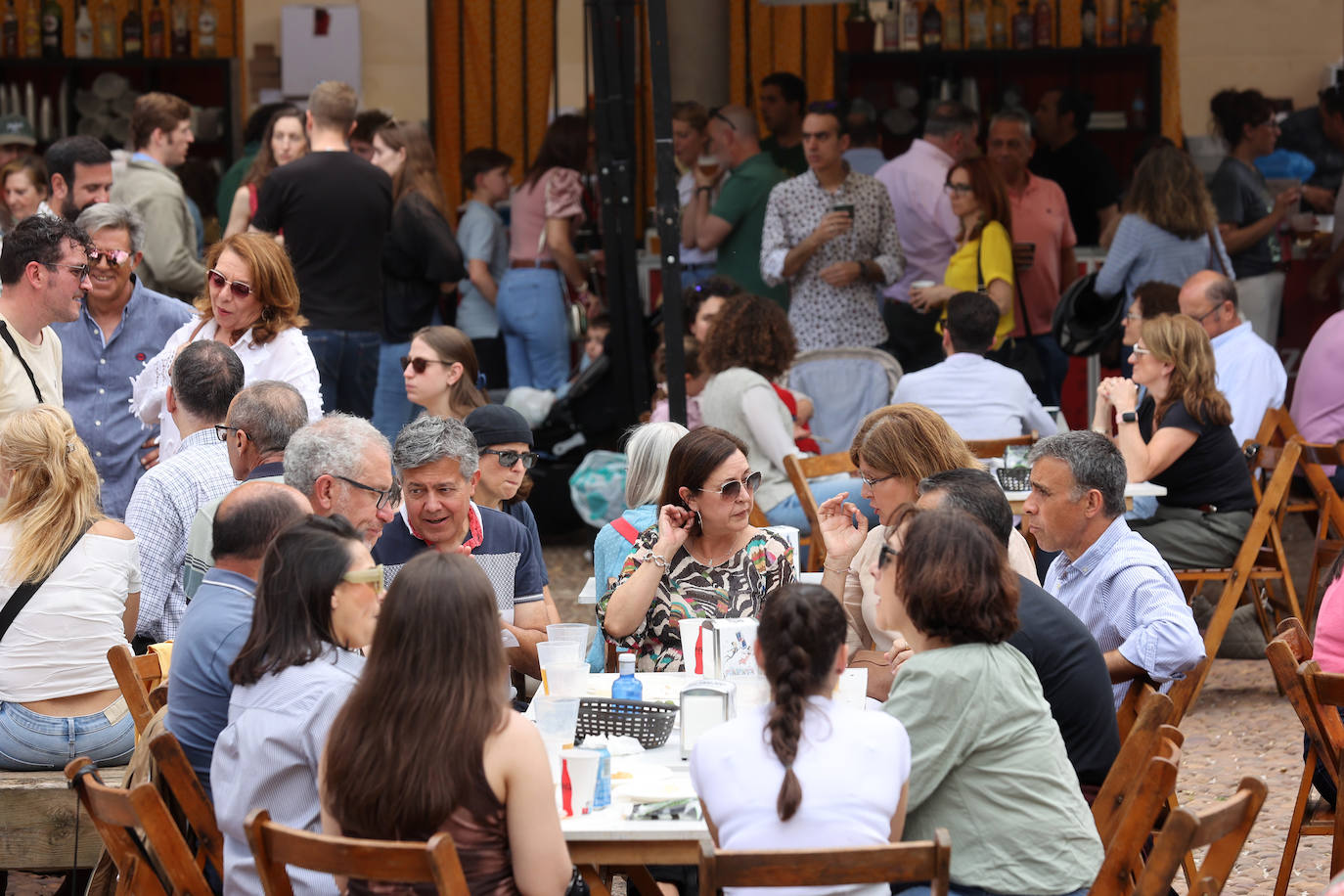 El color y la belleza de las Cruces de Mayo en Córdoba, en imágenes
