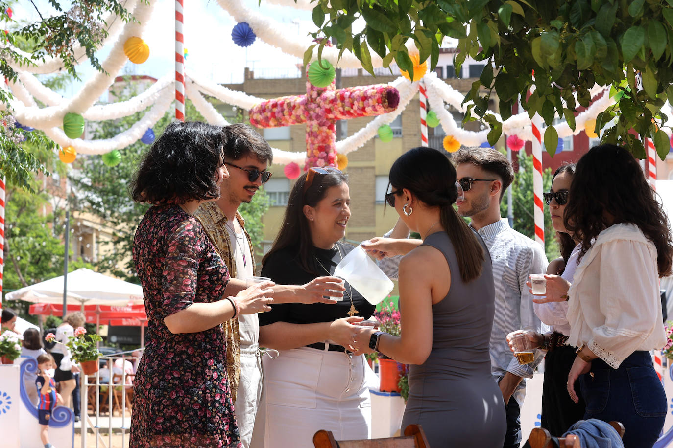 El color y la belleza de las Cruces de Mayo en Córdoba, en imágenes