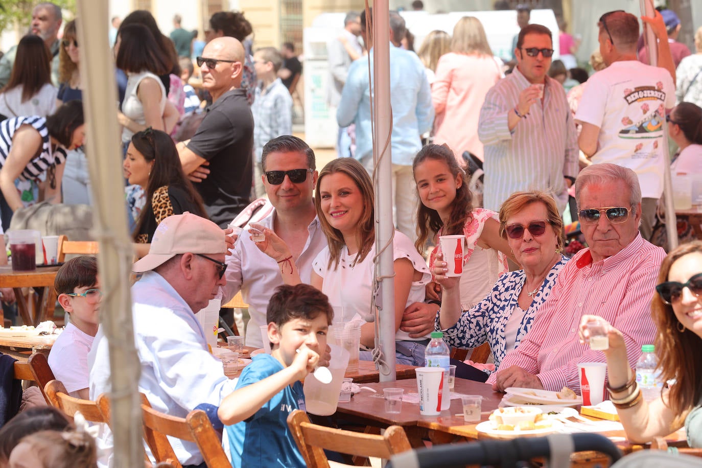 El color y la belleza de las Cruces de Mayo en Córdoba, en imágenes