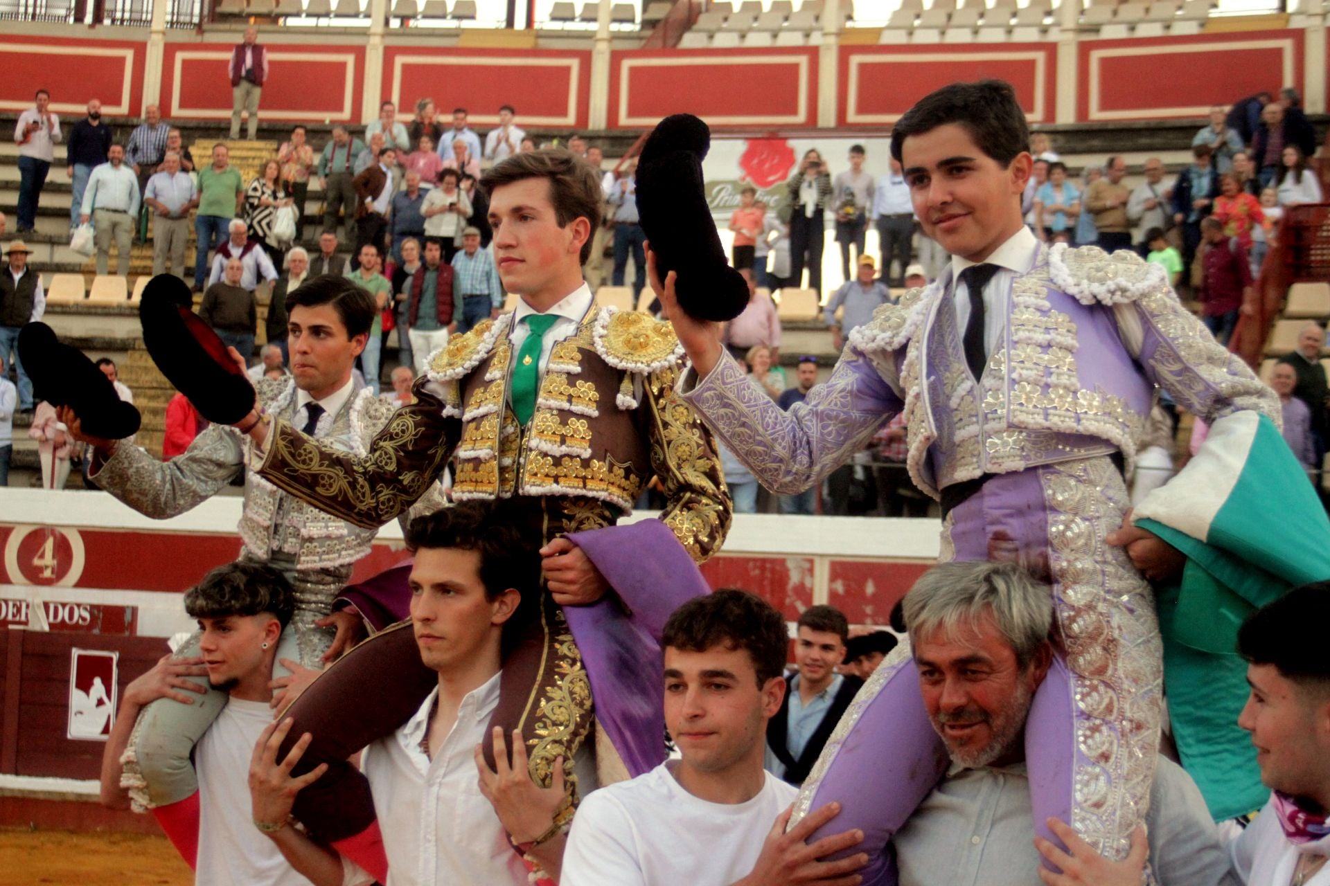 El nuevo triunfo de Román en la novillada de Lucena, en imágenes