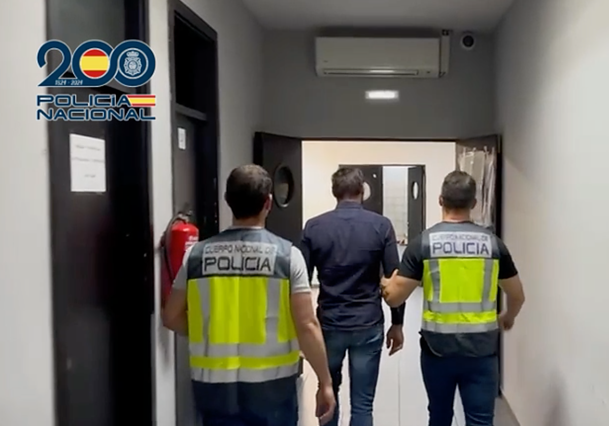 Entrada del detenido en sede policial