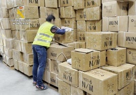 La Guardia Civil interviene 10.000 pares de zapatillas falsificadas que iban a abastecer el 'top manta'