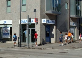 Asalto en una oficina bancaria de La Coruña: «Esto es un atraco» decía la nota que el atracador pasó a una empleada