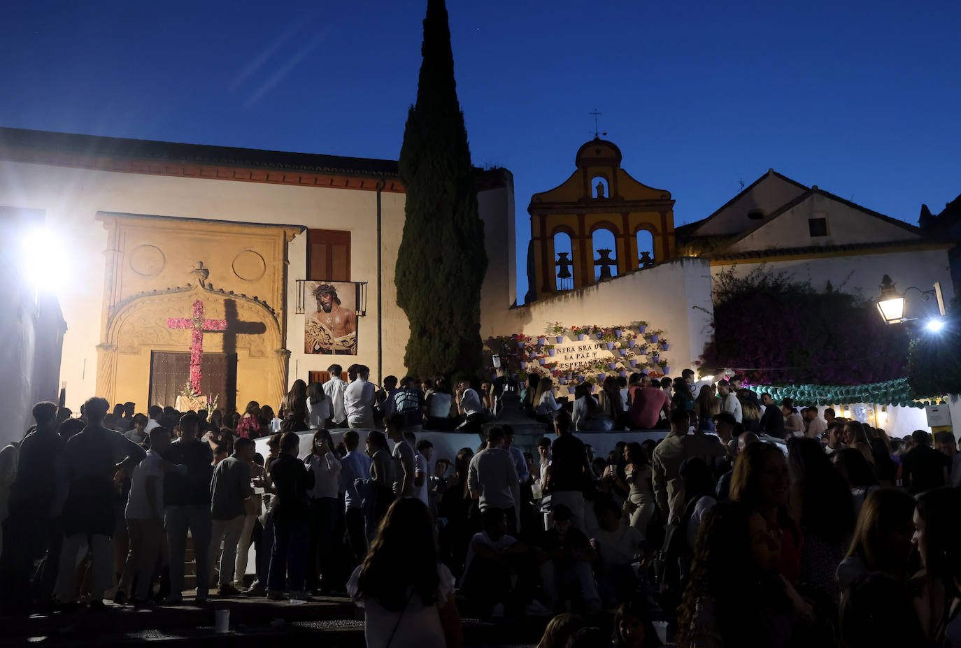 El ambiente nocturno en las Cruces de Mayo en Córdoba, en imágenes