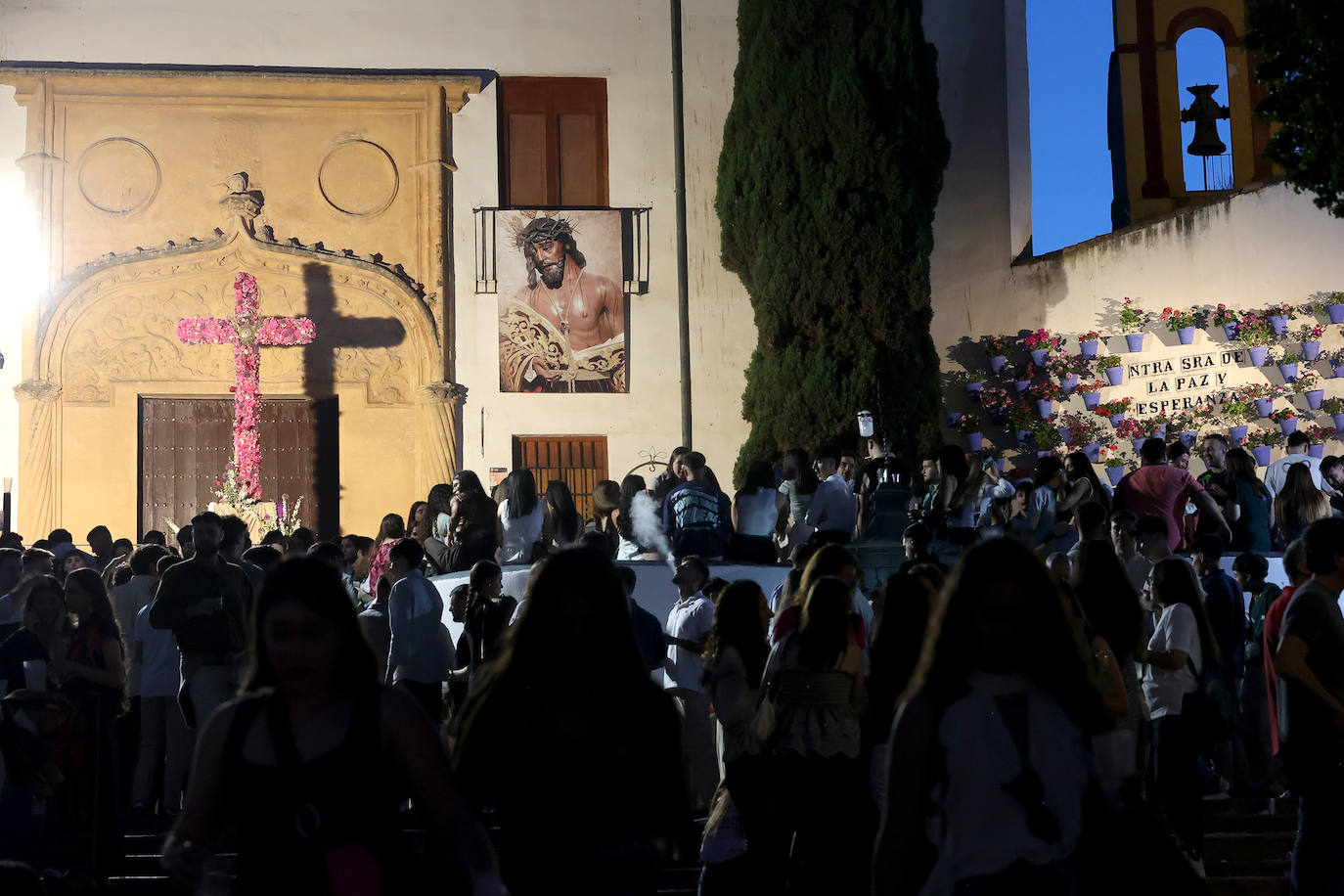 El ambiente nocturno en las Cruces de Mayo en Córdoba, en imágenes