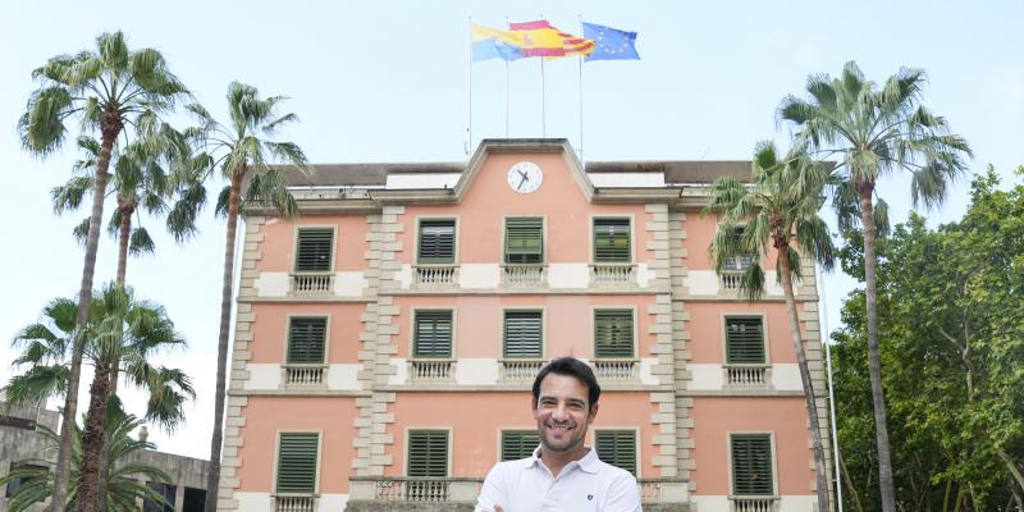 El alcalde de Castelldefels lidera una desokupación y agradece a policías y vecinos la colaboración